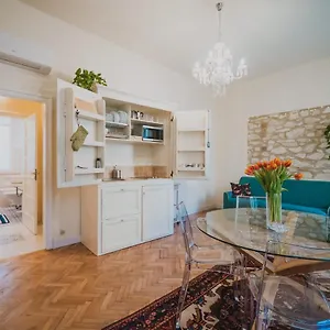  Apartment Casa Elle Italy